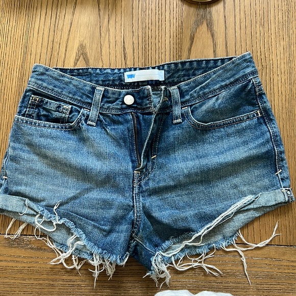 Levi’s Denim Shorts - Picture 1 of 2
